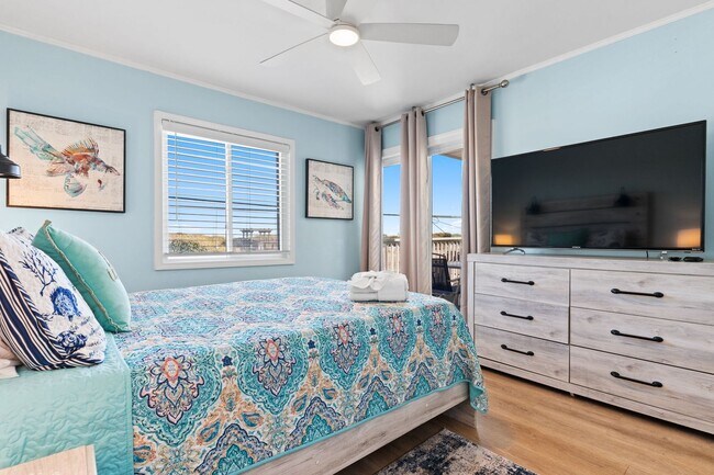 Building Photo - Fully Furnished Beach Front Rental