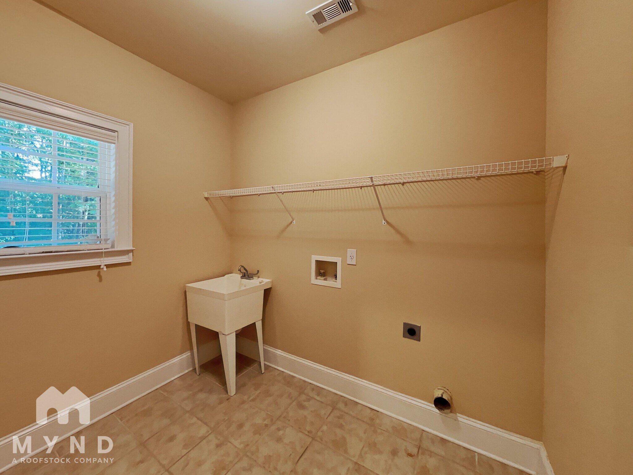 Building Photo - 131 Grandiflora Dr