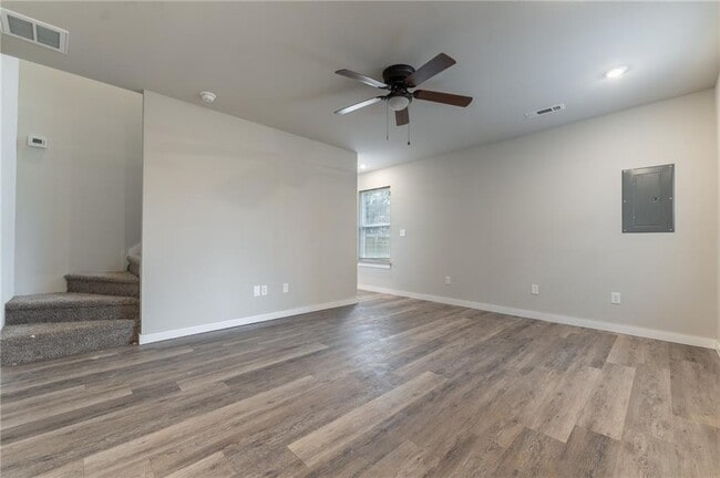 Building Photo - 1370 N Porter Rd