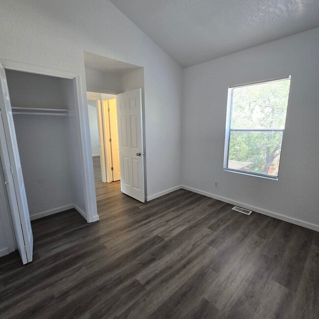 Building Photo - 5429 Overlook Dr NE