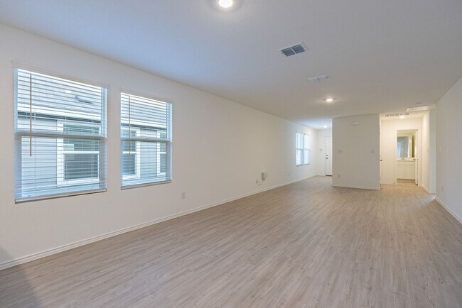 Building Photo - Stunning 3 bedroom, 2 bathroom home in Kyle!!!