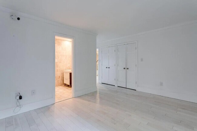 Building Photo - 4611 Charleston Terrace NW