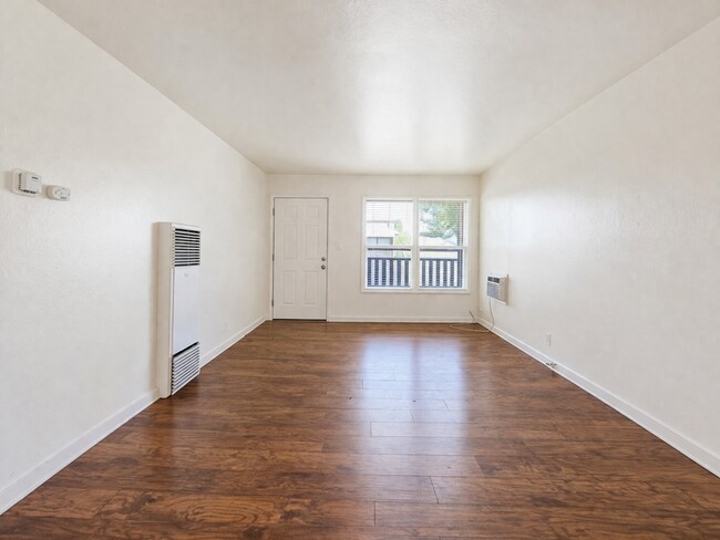 Building Photo - 1916 E Hunter Ave