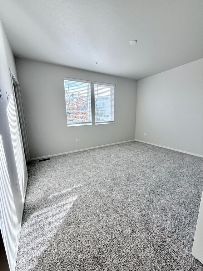 Building Photo - Modern 2-Bedroom Condo in Fort Collins - Bright, Spacious & Move-In Ready
