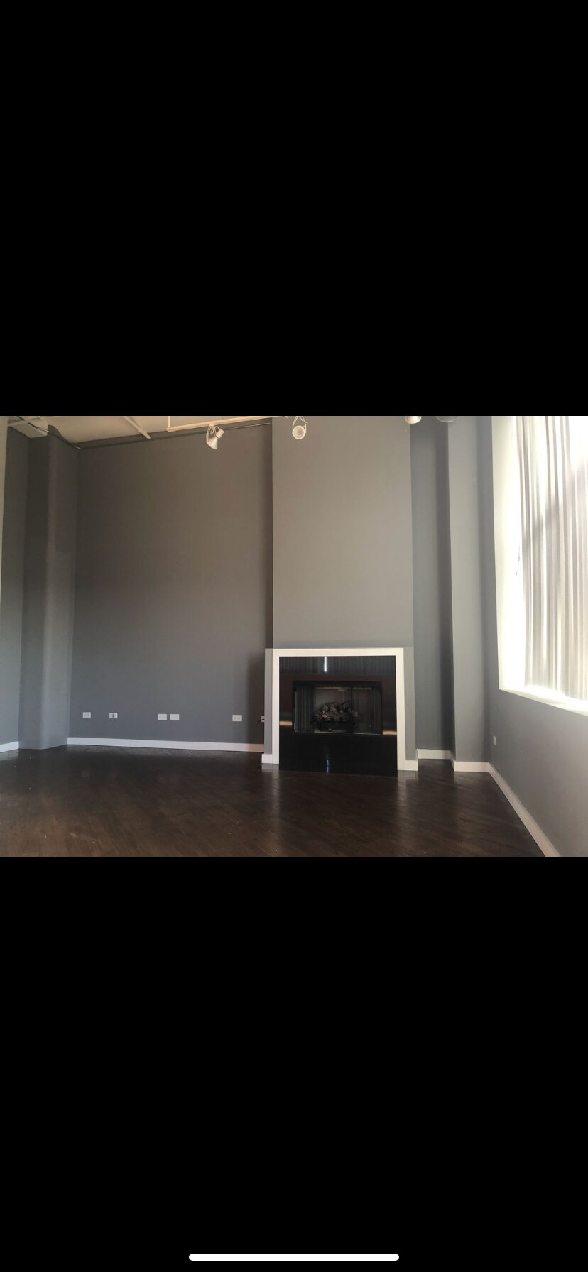 15’ ceilings with gas fireplace - 500 S Clinton St