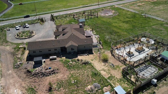 Building Photo - 1015 N Cantlon Ln
