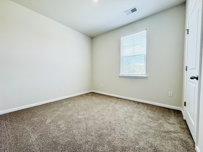 Building Photo - 116 Caveson Wy