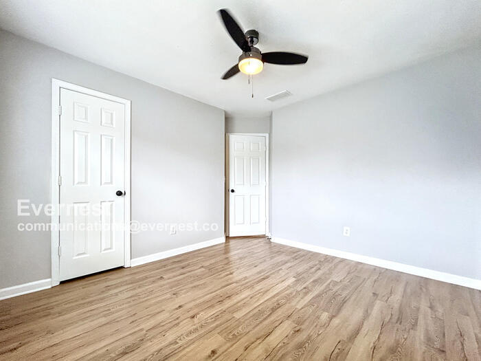 Building Photo - 2576 Alvecot Cir SE