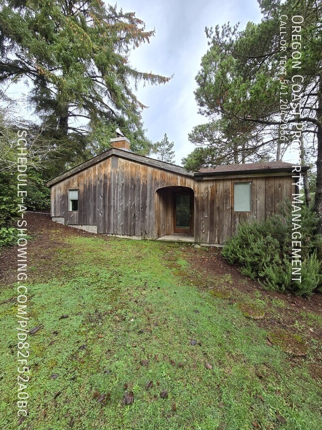 Building Photo - 1bed/1bath 1920s Cottage