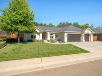 Building Photo - Beautiful Custom East Redding Home with a ...