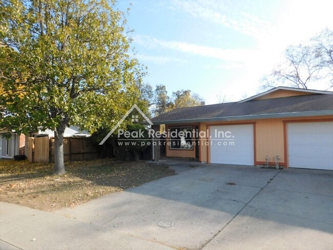 Building Photo - Updated 2bd/1ba North Highlands Duplex with Garage