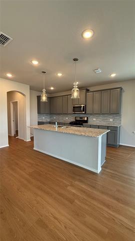 Building Photo - 721 McAdoo Dr