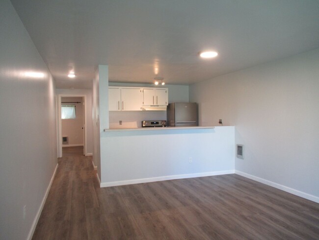 Building Photo - Ground Level, end unit one bedroom, one ba...