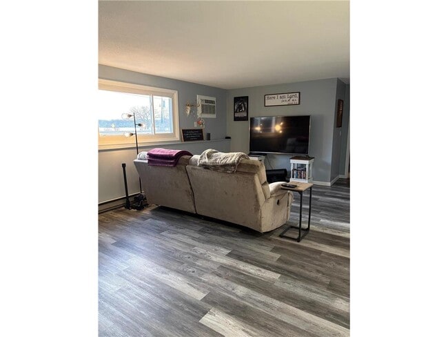 Building Photo - 102 Lake Ave S