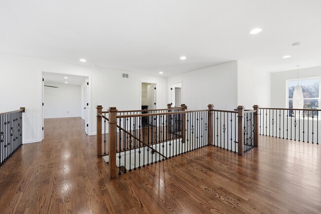 Building Photo - 4530 E Fairfax Ave