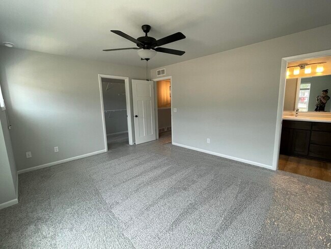 Building Photo - 2125 Spring Dreams Ln
