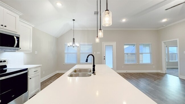 Building Photo - 805 Tippit Ln