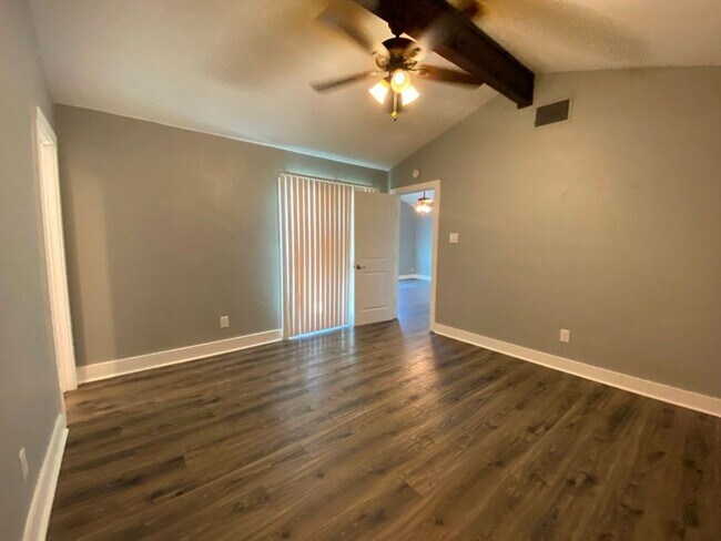 Building Photo - 3411 Lynridge Dr