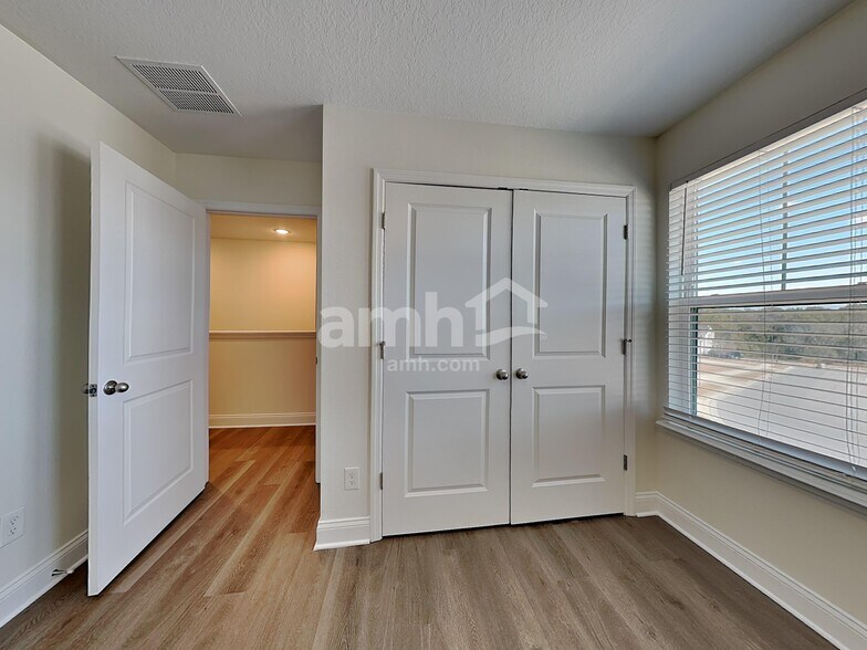 Building Photo - 1328 Mount Logan Dr