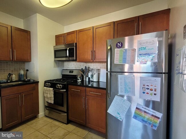 Building Photo - 200 Locust St