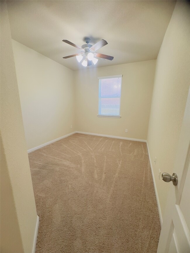 Building Photo - 26327 Cedar Pine Dr