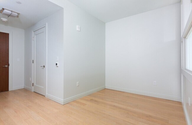 Building Photo - 135 Seaport Blvd