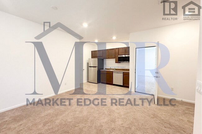 Building Photo - 4Bed/4Bath House w/2 Car Gar in Tucson! $1...