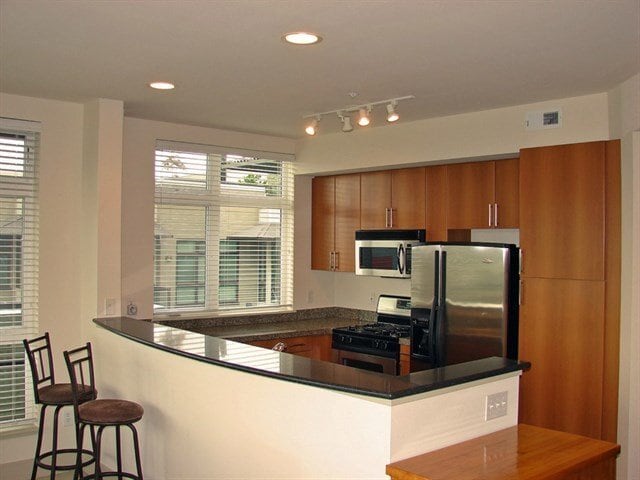 Building Photo - Stylish NW Contemporary 2 Bed, 2 Bath Cond...