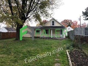 Building Photo - Huge Yard and Charming Home!