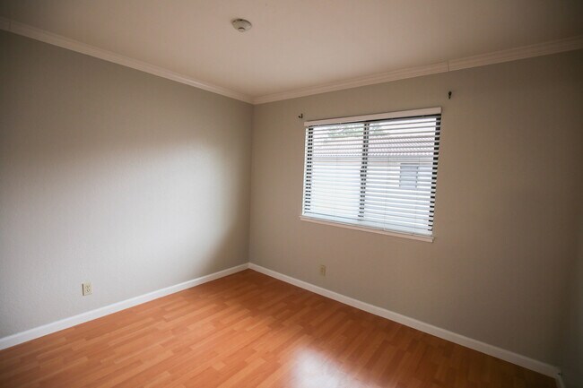 Building Photo - Union City Townhome on Alvarado Niles