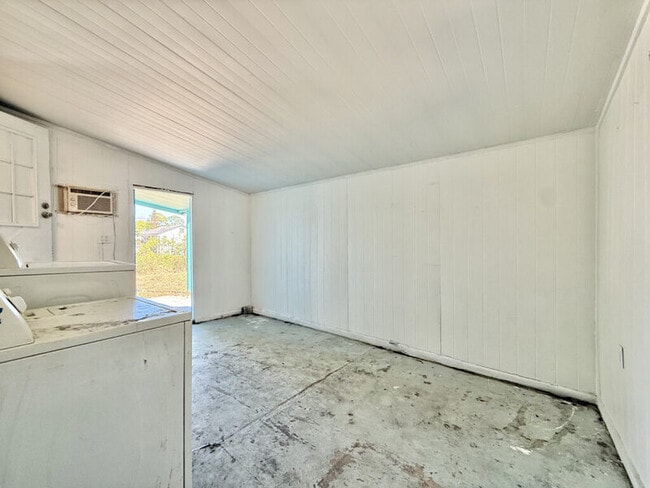 Building Photo - 6519 Sandra Dr