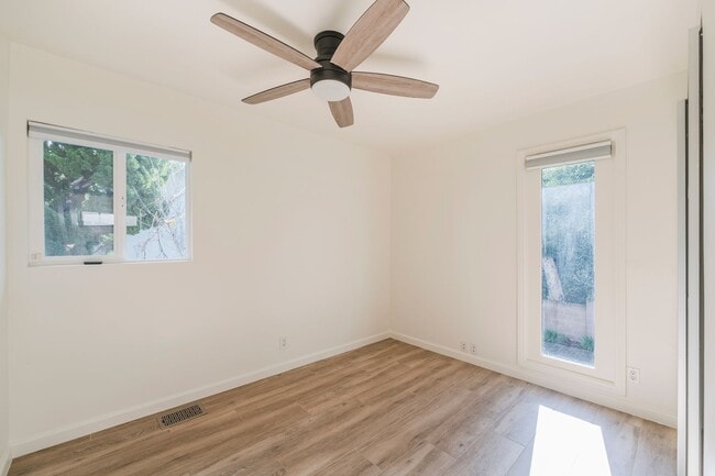 Building Photo - Private and Comfy Manhattan Beach Home