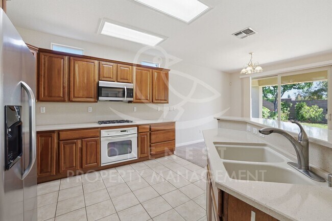 Building Photo - Refreshed 2-bedroom plus den, 2.5-bathroom in beloved Sun City Lincoln Del Webb community!