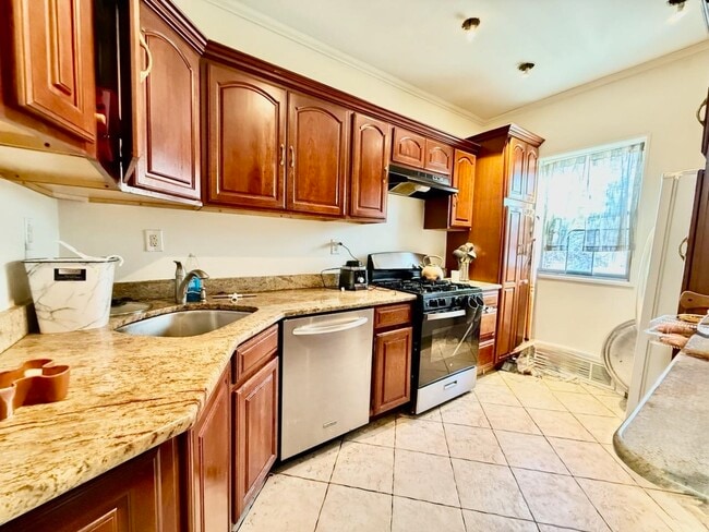 Building Photo - 204 Olean Ave