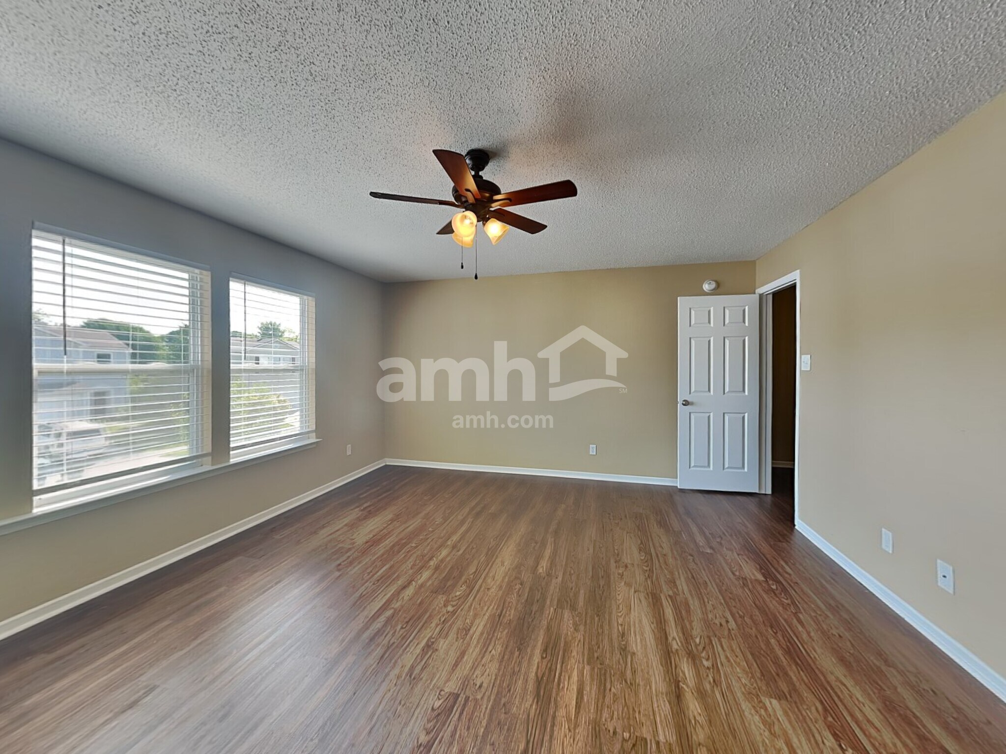 Building Photo - 15065 Fawn Hollow Ln