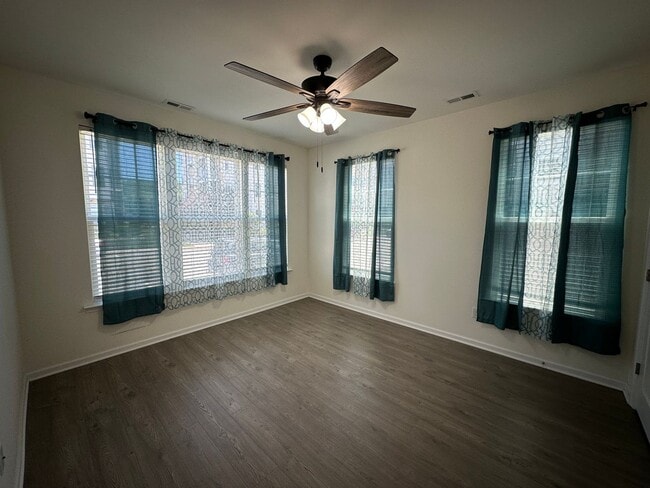 Building Photo - Call Amanda Tate at (757)289-6810 for more information