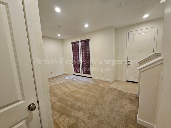 Building Photo - 209 Westpark Ct