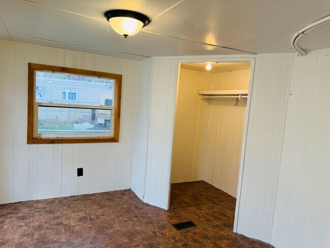 Building Photo - Pet Friendly Trailer
