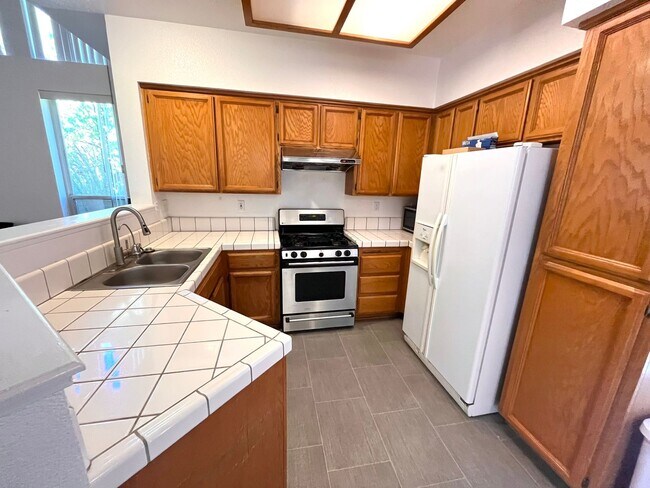 Building Photo - Bright & Spacious 4BR/3BA Home in Desirable East Davis – 1,980 Sq Ft