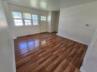 Building Photo - $900 - 2 Bedroom 1 Bathroom Townhome