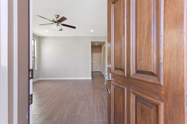 Front Door - 13800 Lyndhurst St