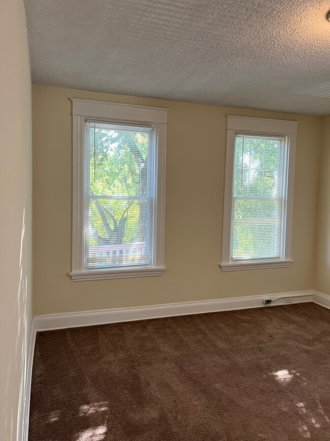 Building Photo - 905 Suire Ave