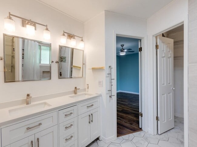 Building Photo - 2404 N Shields Dr