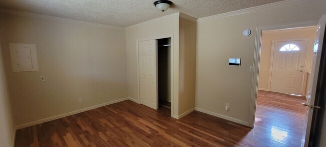 Building Photo - 3129 Elizabeth St