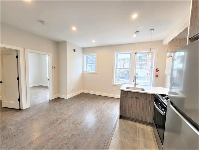 Building Photo - 535 Hawthorne Ave
