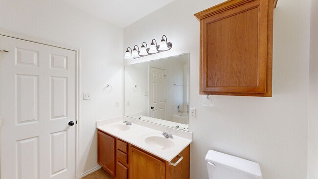 Building Photo - $1,950 + 2 WEEKS FREE RENT!!! HUGE CORNER ...
