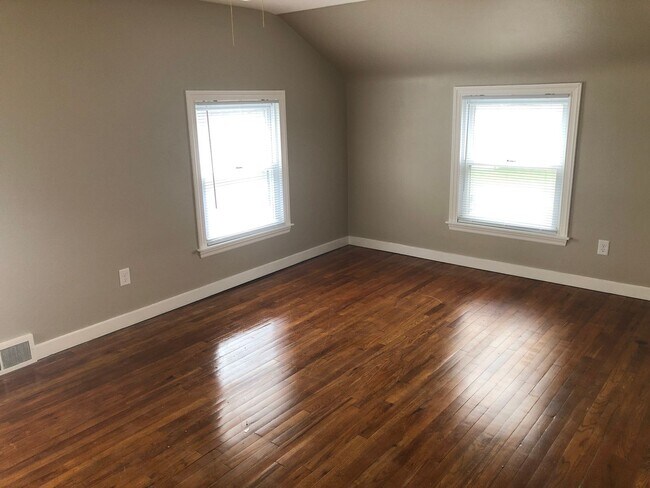 Building Photo - 3 Bedroom House
