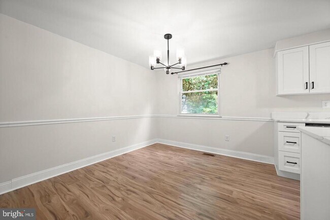 Building Photo - 5435 The Bridle Path