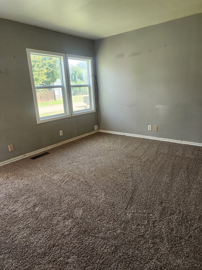 Building Photo - 1333 W Hudson Dr