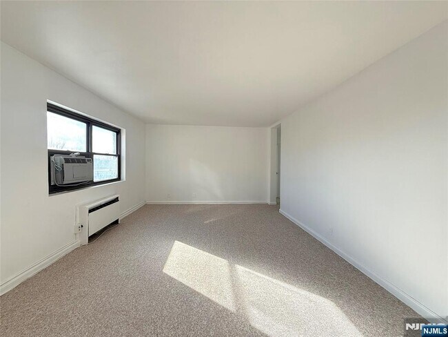 Building Photo - 3031 Edwin Ave